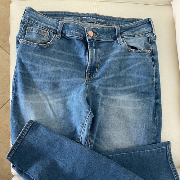 Mid-Rise Medium Wash Jeans - Picture 1 of 3